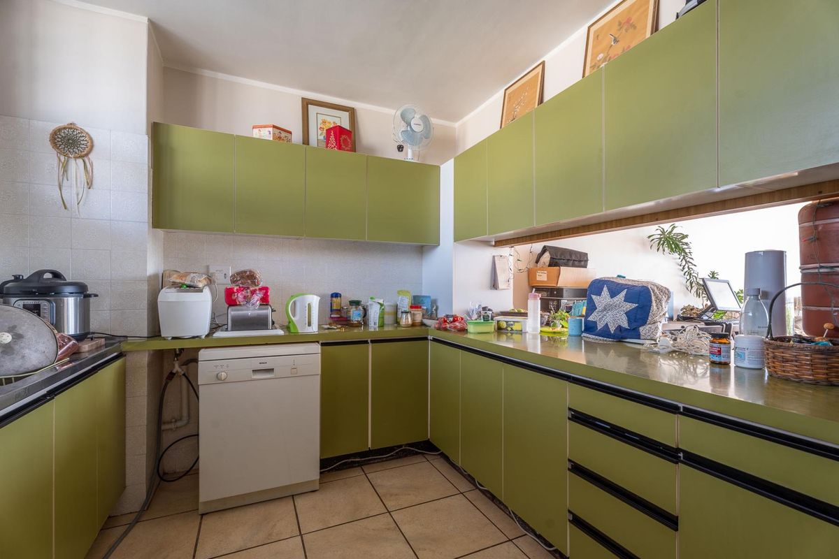 3 Bedroom Airbnb friendly Apartment in Strand - Photo 3