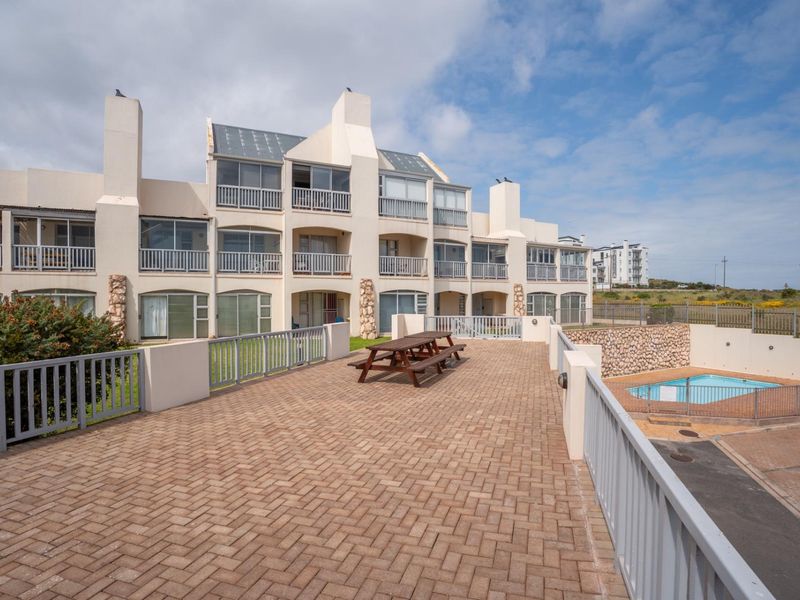 Spectacular FULLY FURNISHED, GROUND FLOOR 2-bedroom apartment in the ever-popular Sunset Heights - Photo 6