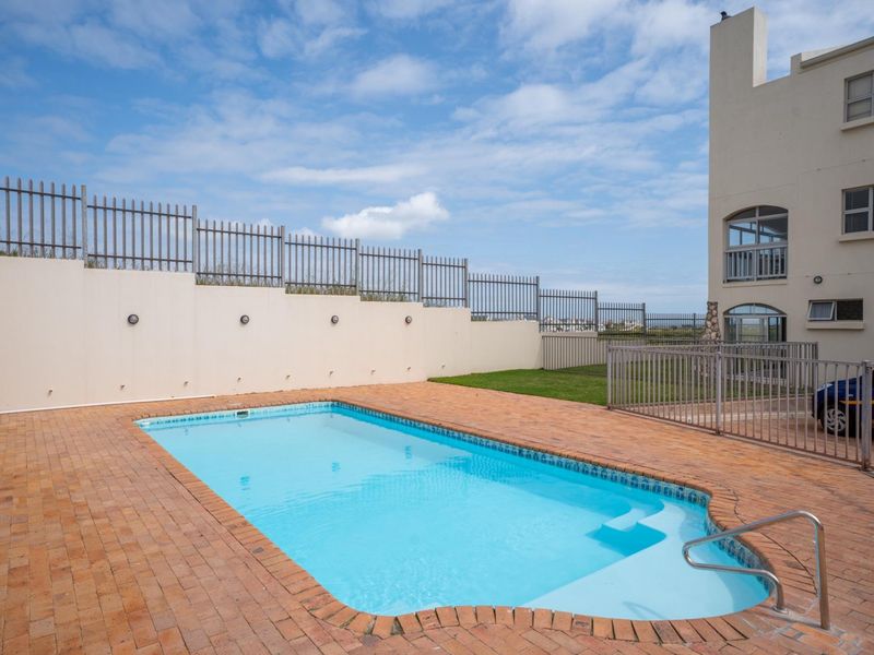 Spectacular FULLY FURNISHED, GROUND FLOOR 2-bedroom apartment in the ever-popular Sunset Heights - Photo 4