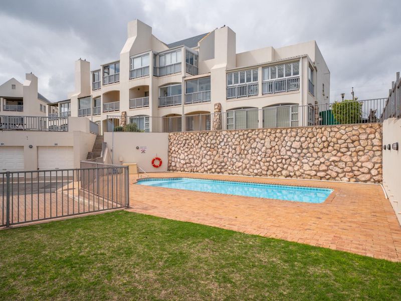 Spectacular FULLY FURNISHED, GROUND FLOOR 2-bedroom apartment in the ever-popular Sunset Heights - Photo 1