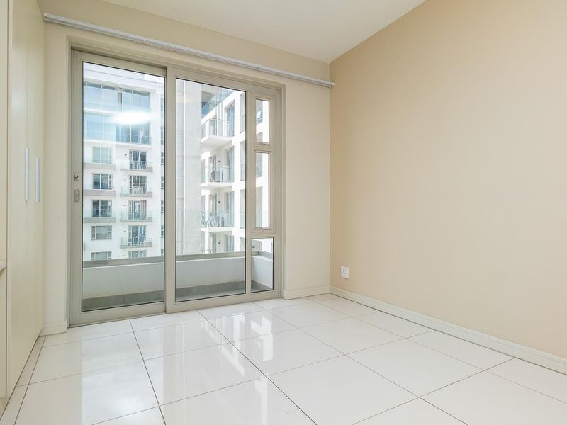Spacious, bright 2 bed & 2 bath apartment in Rosebank CBD - Photo 7