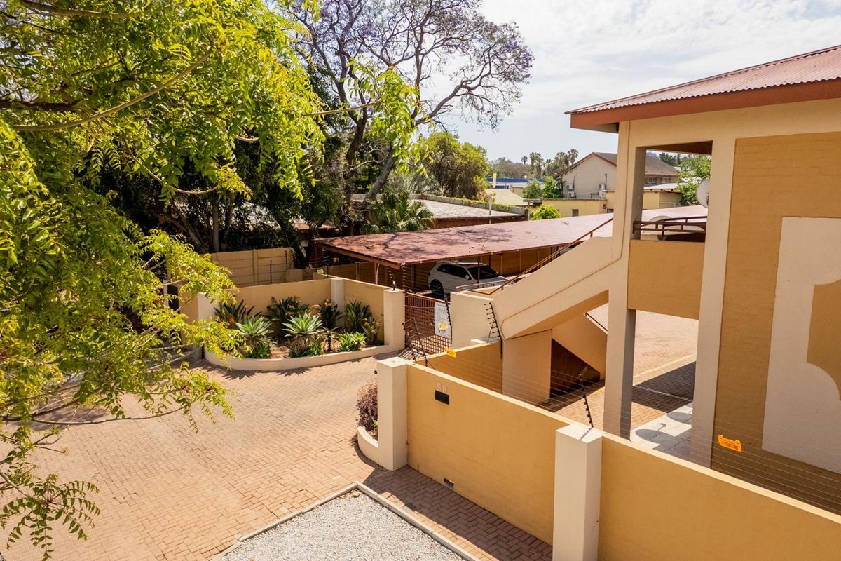 Cosy Apartment Selling for the RIGHT Price! - Photo 3