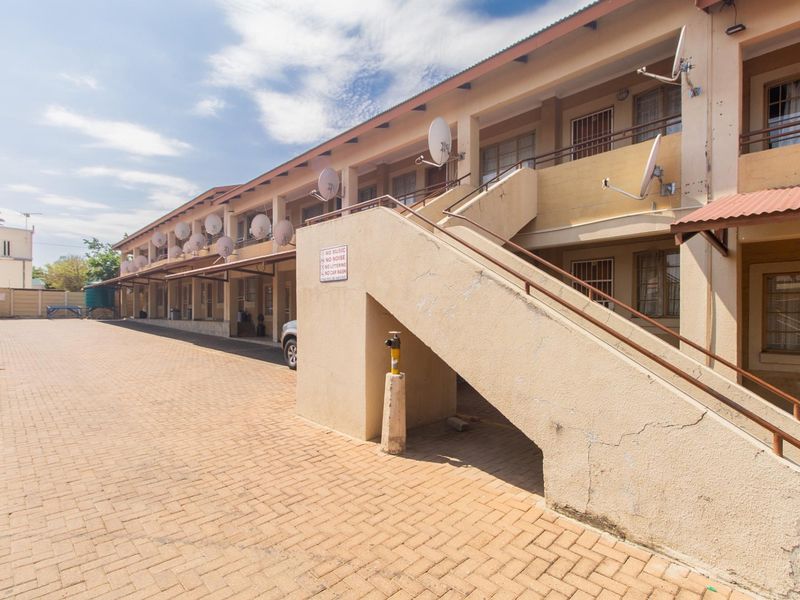 Cosy Apartment Selling for the RIGHT Price! - Photo 10