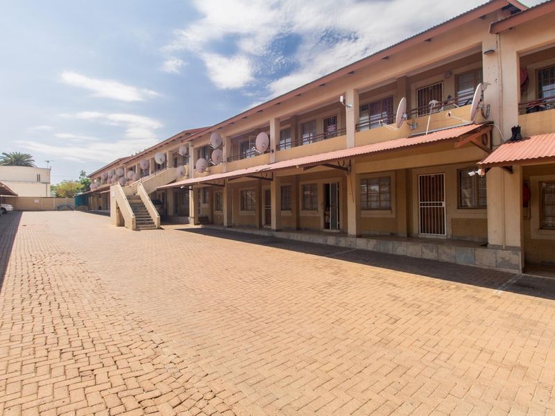 Cosy Apartment Selling for the RIGHT Price! - Photo 8