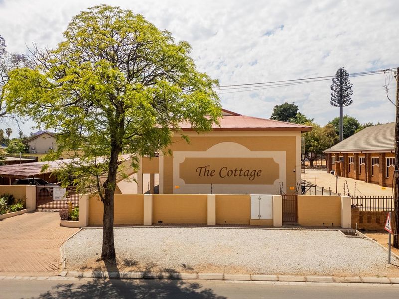 Cosy Apartment Selling for the RIGHT Price! - Photo 2