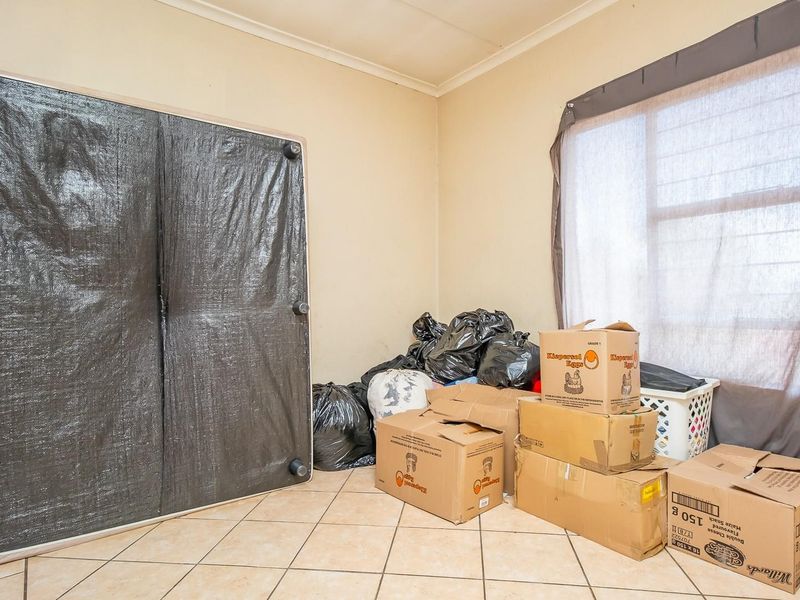 Your Dream Starts Here: Secure, Pet-Friendly Townhouse at Honey Close - Photo 9