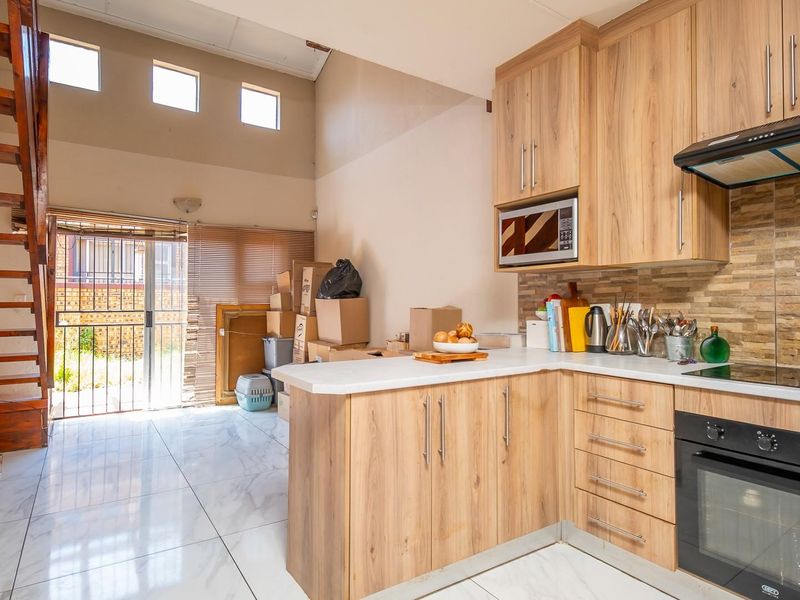 Your Dream Starts Here: Secure, Pet-Friendly Townhouse at Honey Close - Photo 3