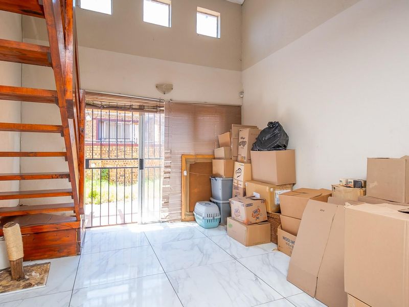 Your Dream Starts Here: Secure, Pet-Friendly Townhouse at Honey Close - Photo 5