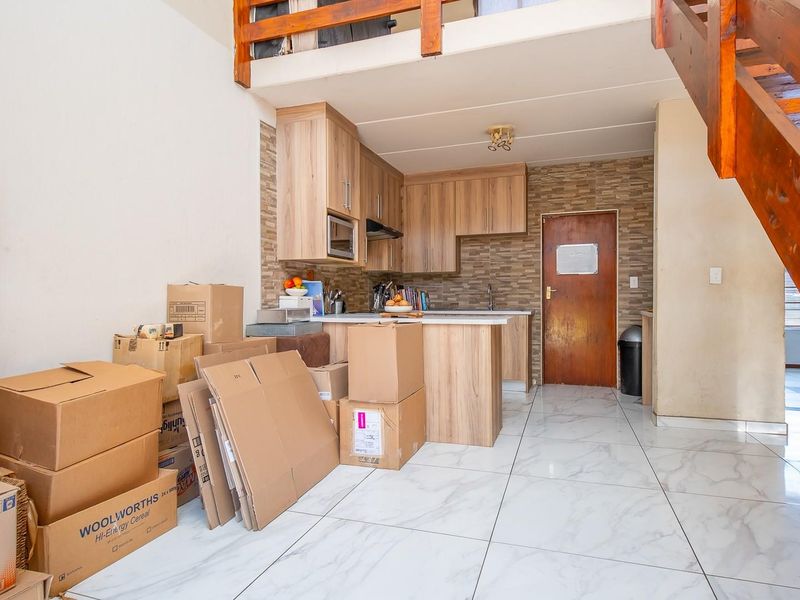 Your Dream Starts Here: Secure, Pet-Friendly Townhouse at Honey Close - Photo 6