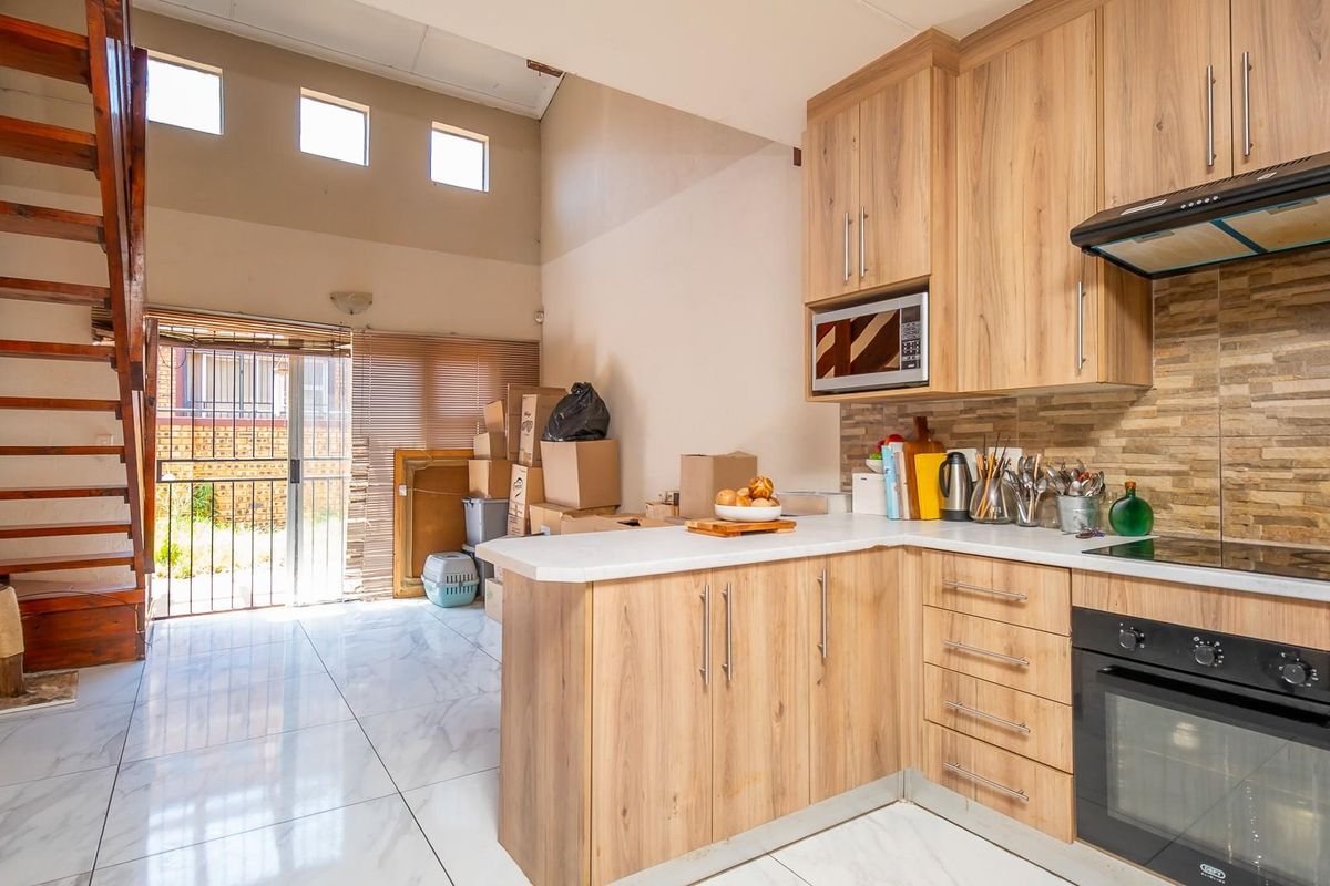 Your Dream Starts Here: Secure, Pet-Friendly Townhouse at Honey Close - Photo 3