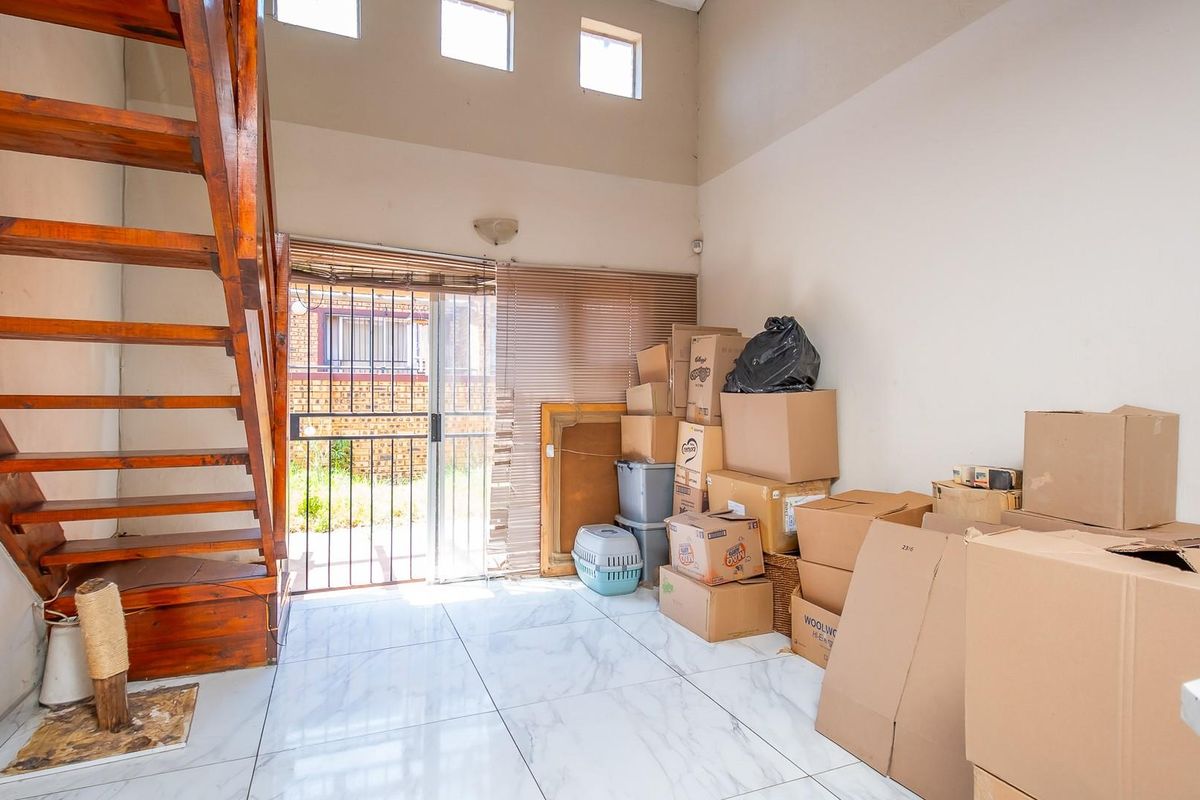 Your Dream Starts Here: Secure, Pet-Friendly Townhouse at Honey Close - Photo 5