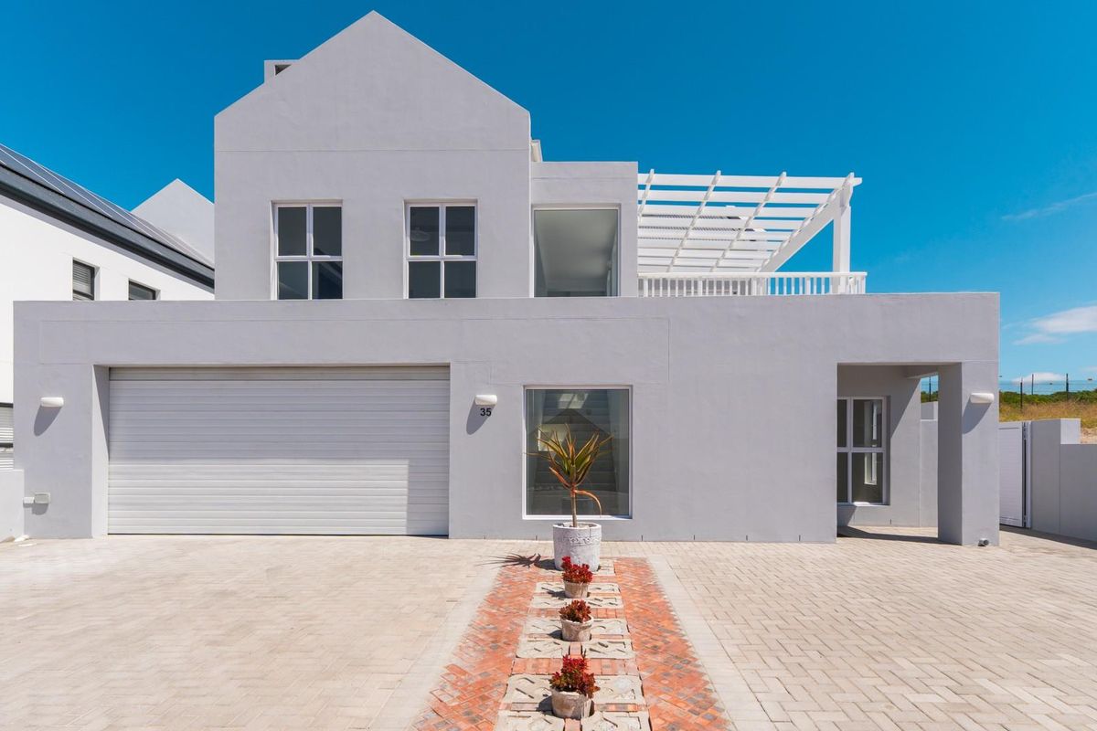 Modern Family Home in The Ridge Boutique Estate - Photo 2