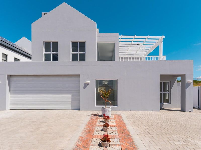 Modern Family Home in The Ridge Boutique Estate - Photo 2