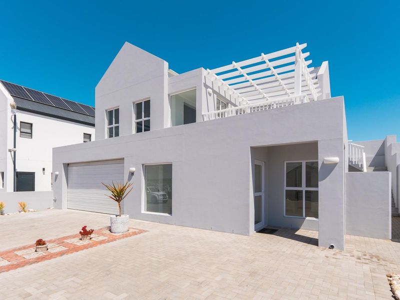 Modern Family Home in The Ridge Boutique Estate - Photo 1