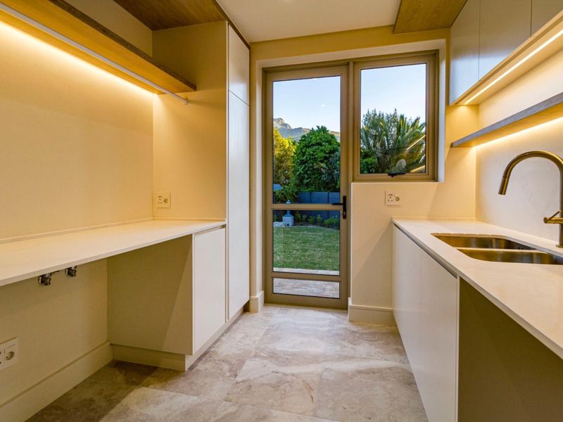 Architectural Masterpiece in Rozendal, Stellenbosch - Photo 9