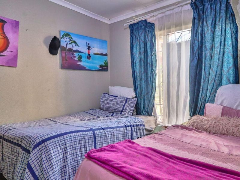 Charm meets Comfort in this Delightful House - Photo 10