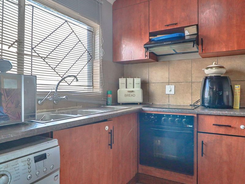 Charm meets Comfort in this Delightful House - Photo 3