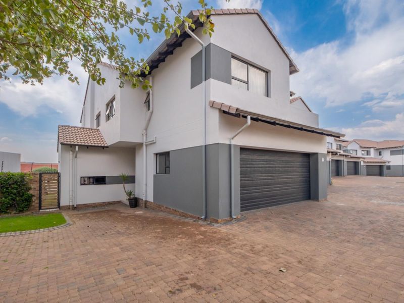 Charming & Spacious 4-Bedroom Home in Bellcanto Complex, Northriding - Photo 1