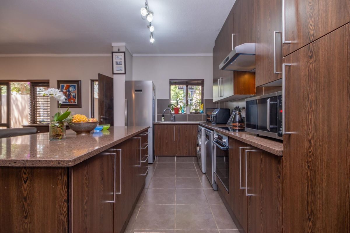 Corner Garden Unit with Loft and Wraparound Privacy within Sibiti Estate - Photo 5