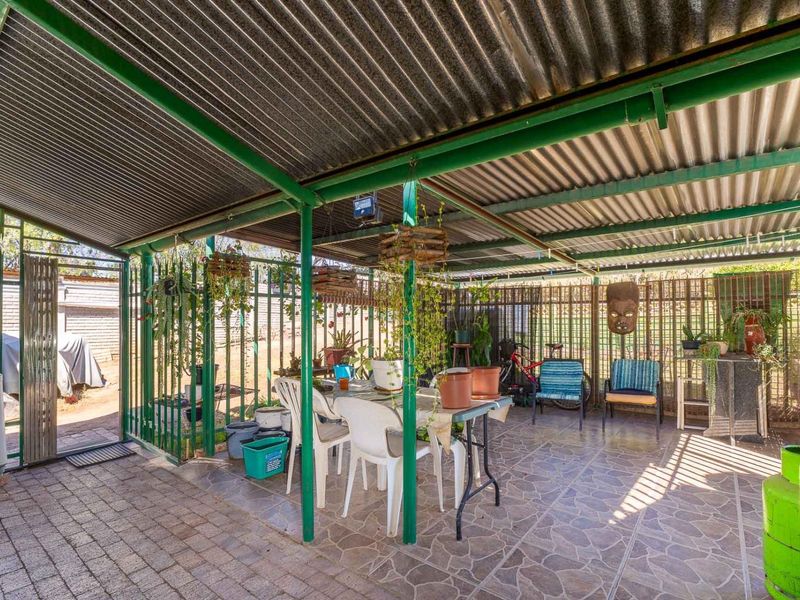 Welcoming Family and First time home owners House - Photo 9