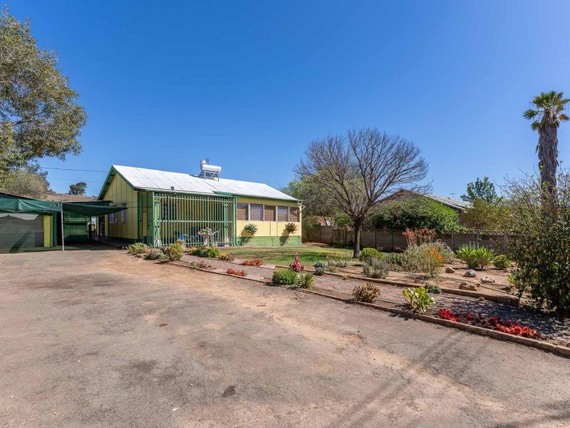 Welcoming Family and First time home owners House - Photo 2