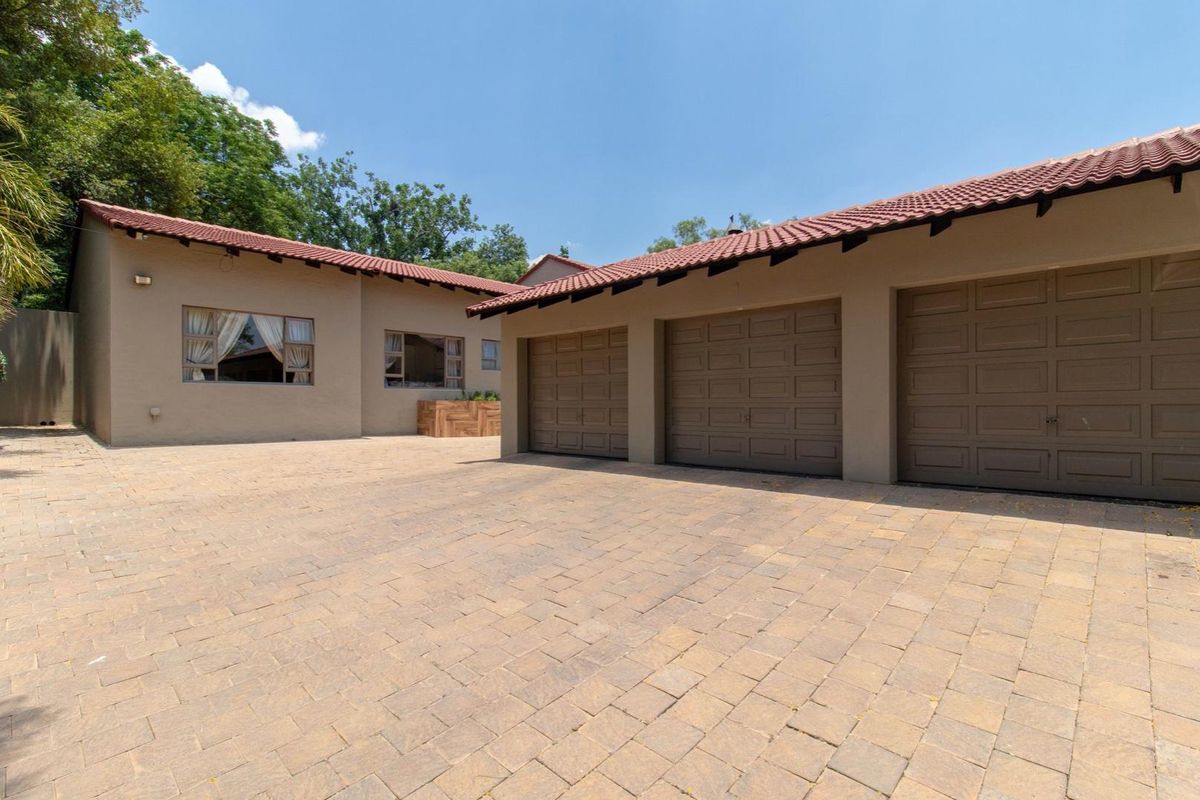 House For Sale in Bryanston, Sandton, Gauteng - Photo 4