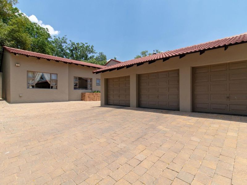 House For Sale in Bryanston, Sandton, Gauteng - Photo 4