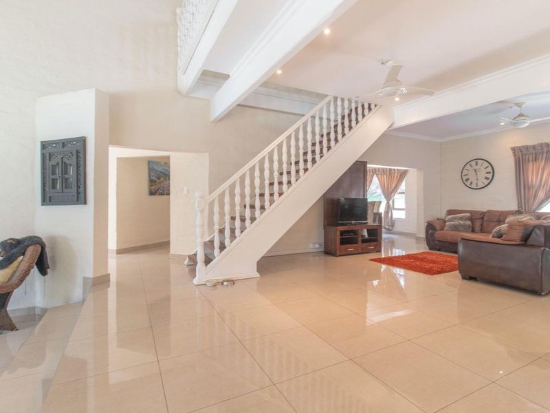 House For Sale in Bryanston, Sandton, Gauteng - Photo 8