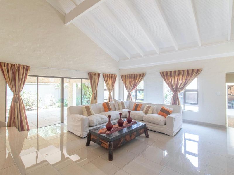 House For Sale in Bryanston, Sandton, Gauteng - Photo 6