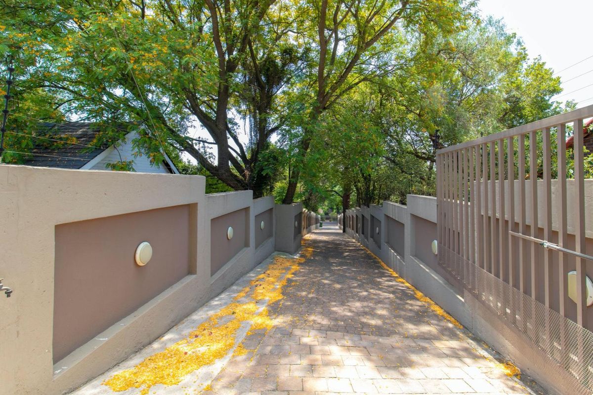 House For Sale in Bryanston, Sandton, Gauteng - Photo 3