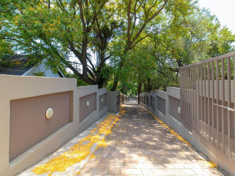 House For Sale in Bryanston, Sandton, Gauteng - Photo 3