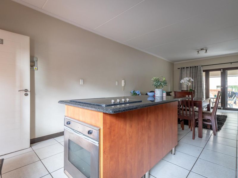 Apartment For Sale in Sunninghill, Sandton, Gauteng - Photo 4