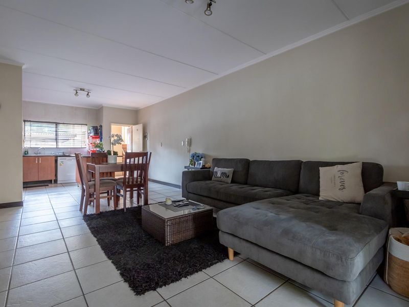Apartment For Sale in Sunninghill, Sandton, Gauteng - Photo 8