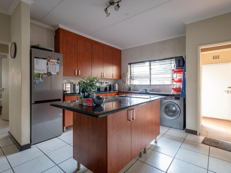 Apartment For Sale in Sunninghill, Sandton, Gauteng - Photo 2