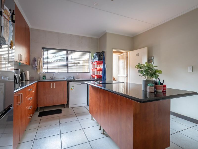 Apartment For Sale in Sunninghill, Sandton, Gauteng - Photo 3