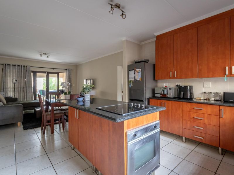 Apartment For Sale in Sunninghill, Sandton, Gauteng - Photo 1