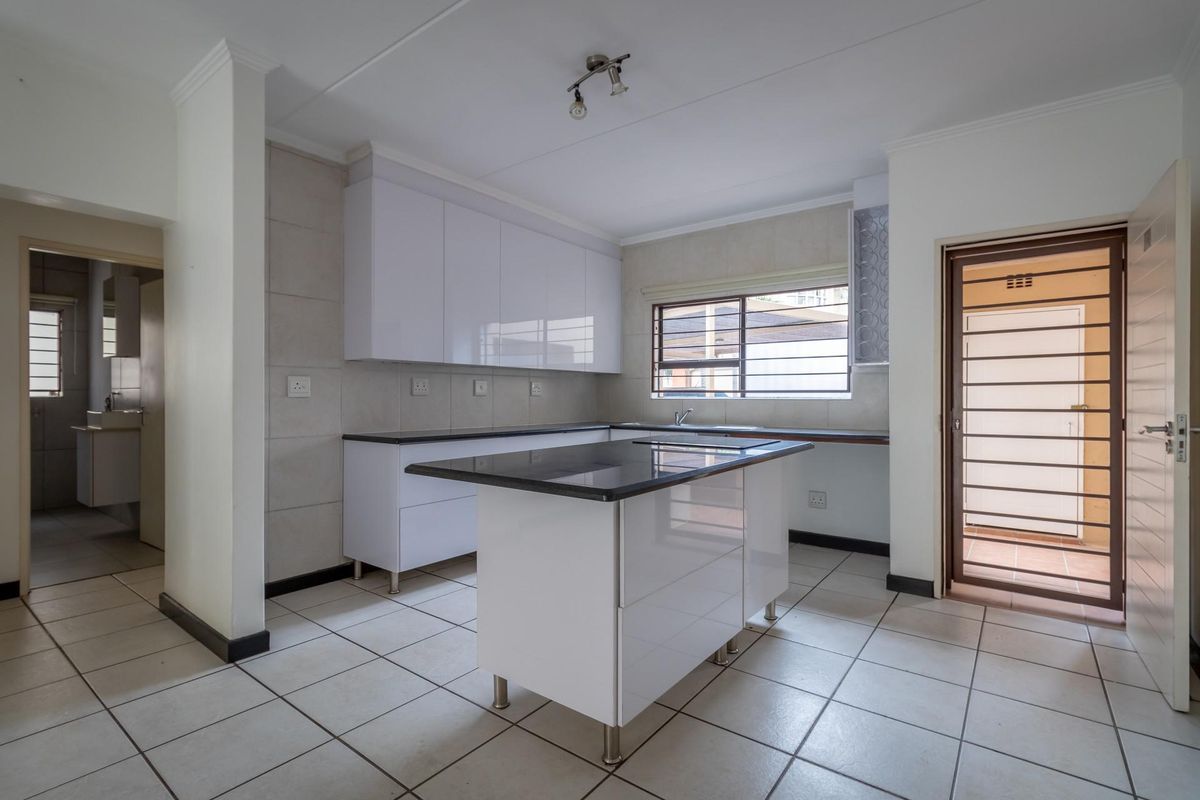 Apartment For Sale in Sunninghill, Sandton, Gauteng - Photo 2