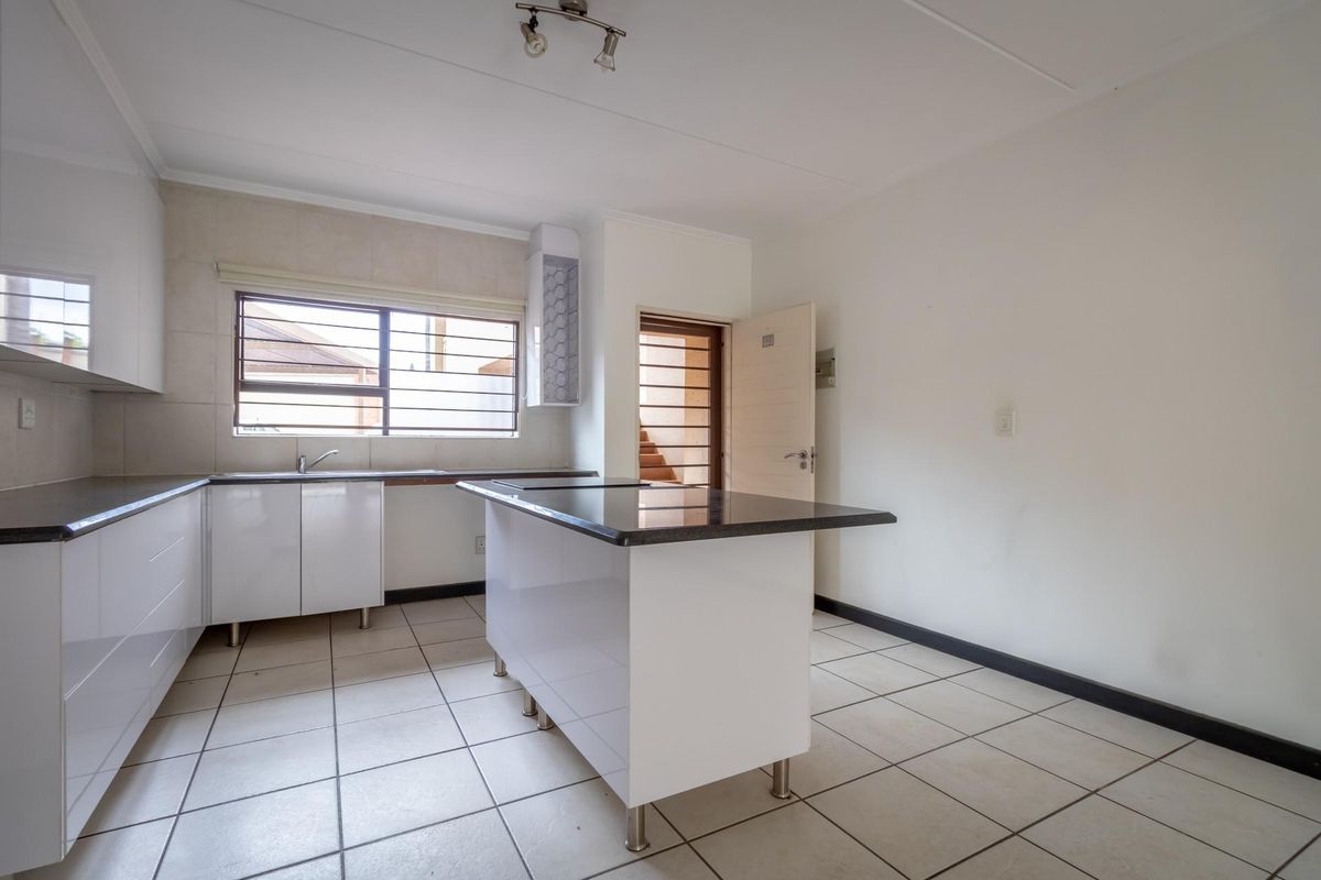 Apartment For Sale in Sunninghill, Sandton, Gauteng - Photo 3