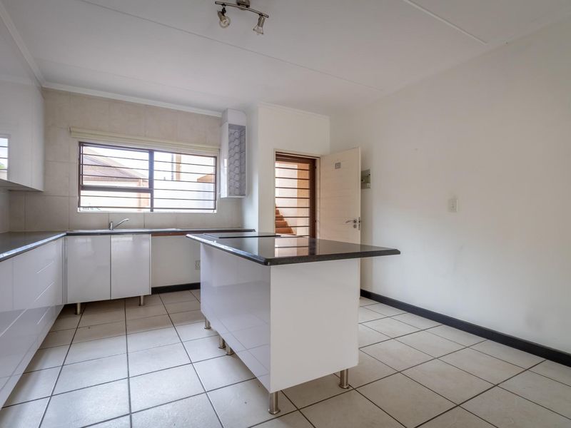 Apartment For Sale in Sunninghill, Sandton, Gauteng - Photo 3