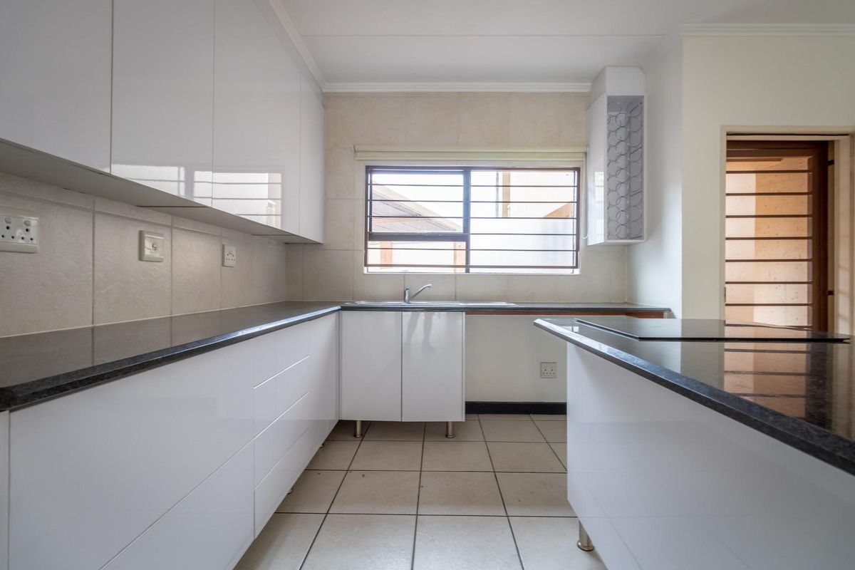 Apartment For Sale in Sunninghill, Sandton, Gauteng - Photo 4