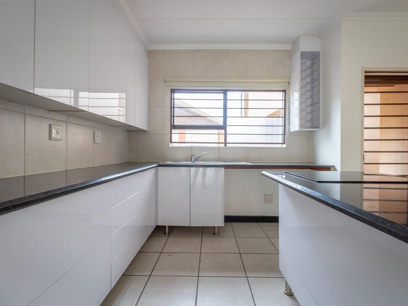 Apartment For Sale in Sunninghill, Sandton, Gauteng - Photo 4