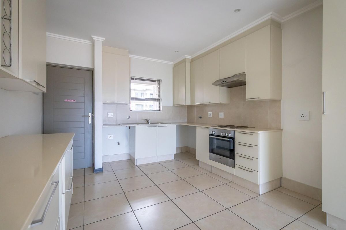 Apartment For Sale in Barbeque Downs, Midrand, Gauteng - Photo 2