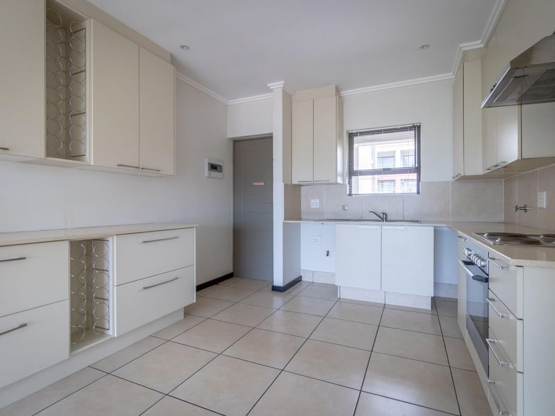 Apartment For Sale in Barbeque Downs, Midrand, Gauteng - Photo 3