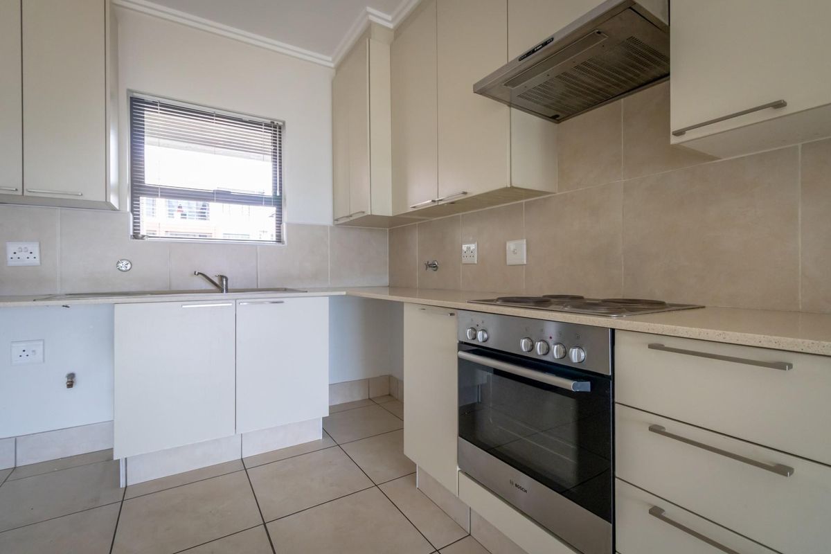 Apartment For Sale in Barbeque Downs, Midrand, Gauteng - Photo 4