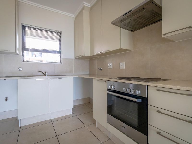 Apartment For Sale in Barbeque Downs, Midrand, Gauteng - Photo 4