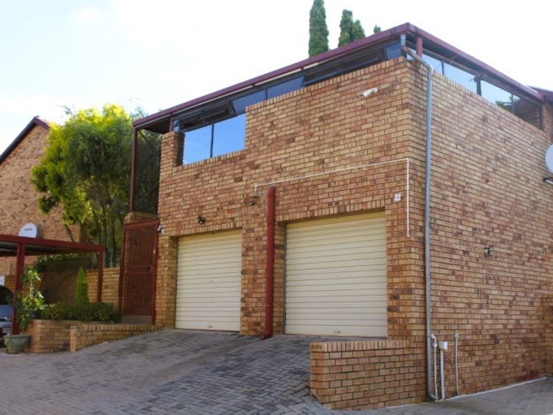 COMFORTABLE 3 BEDROOM APARTMENT IN THE REEDS. - Photo 2