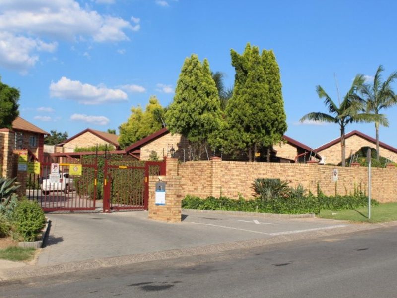 COMFORTABLE 3 BEDROOM APARTMENT IN THE REEDS. - Photo 4
