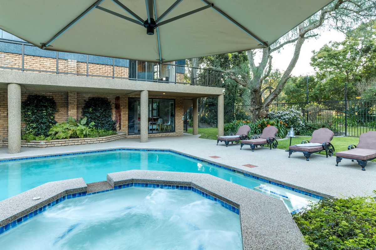 Luxurious Riverfront Residence - Photo 5