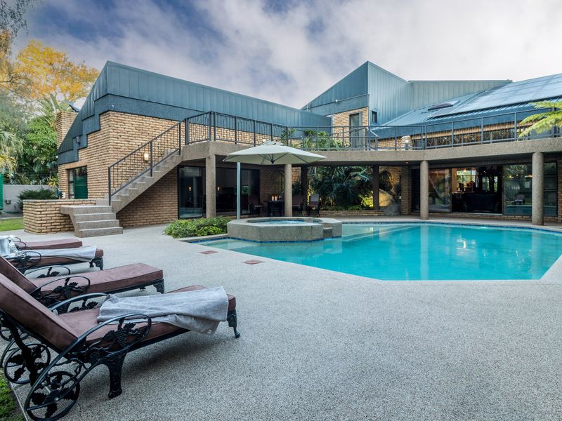 Luxurious Riverfront Residence - Photo 6