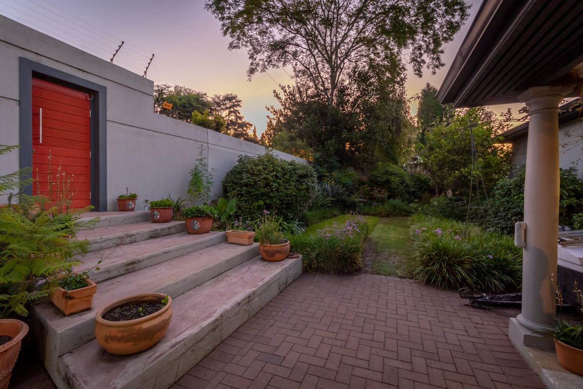Graceful Parktown North Home in Large Park-Like Garden - Photo 4